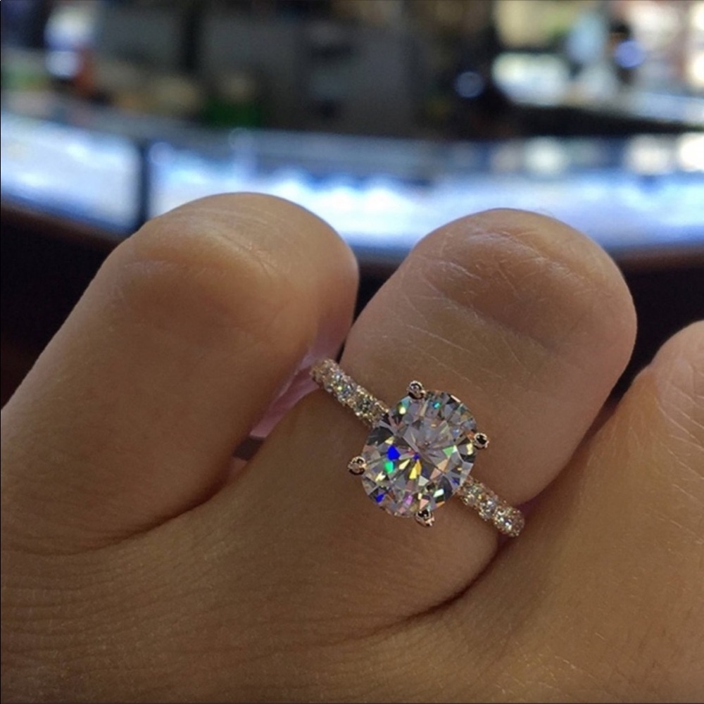 Women’s oval shape engagement fancy ring - Picture 1 of 1